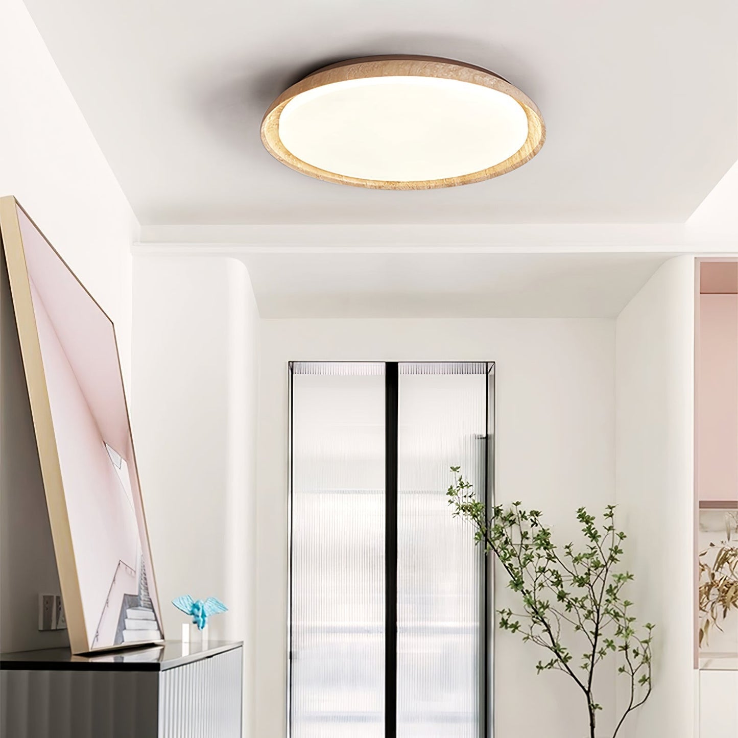 Lampe minimaliste éclairée, diffusant une lumière chaude
