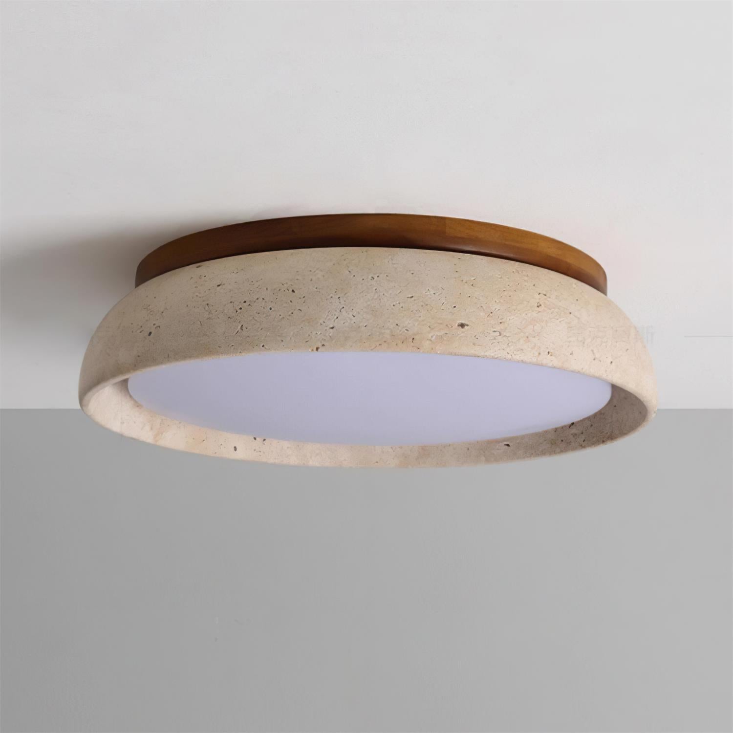 Vue rapprochée de la texture en travertin de la lampe