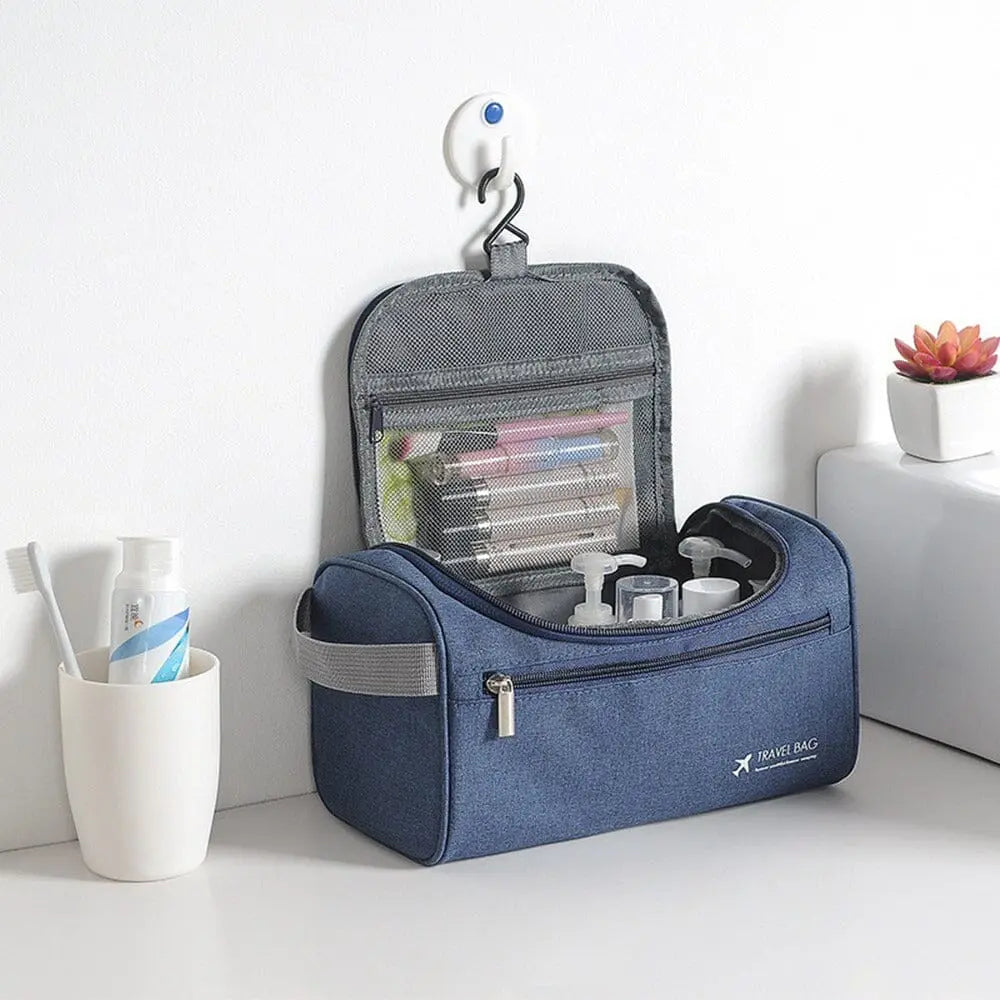Trousse de toilette suspendue avec crochet visible