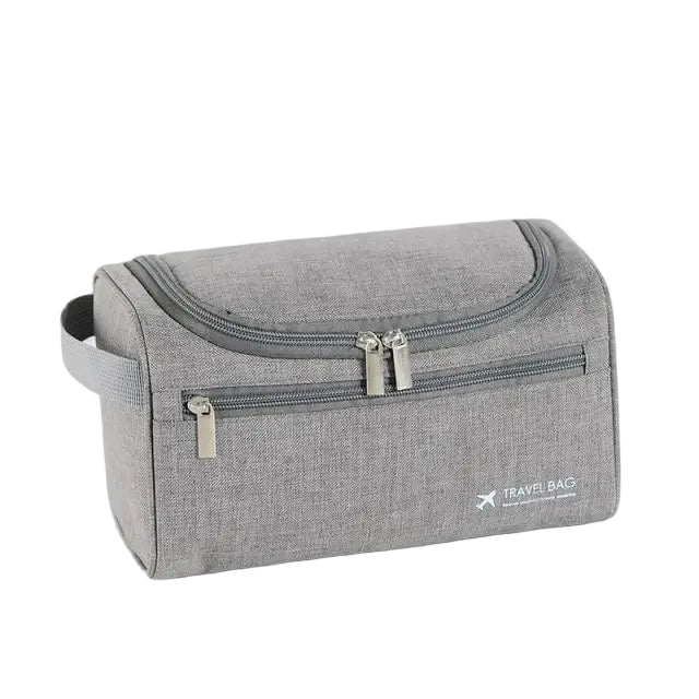 Intérieur spacieux d'une trousse de toilette suspendue