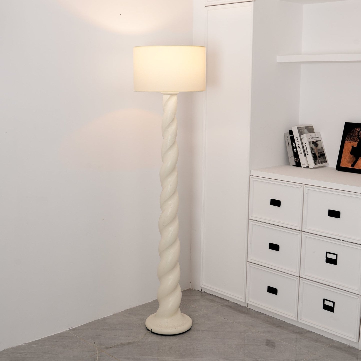 Interrupteur sur le câble du lampadaire pour un accès facile