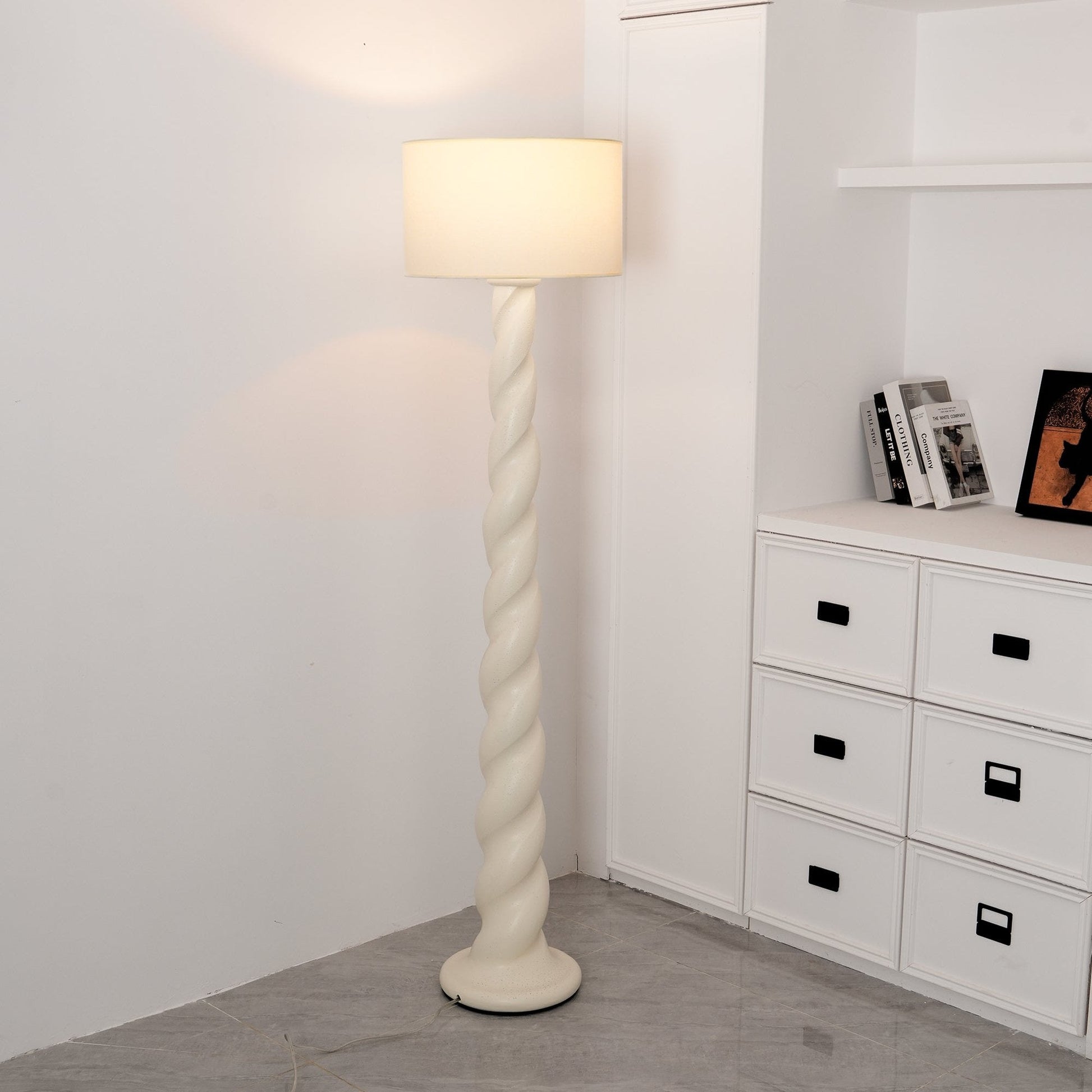 Interrupteur sur le câble du lampadaire pour un accès facile