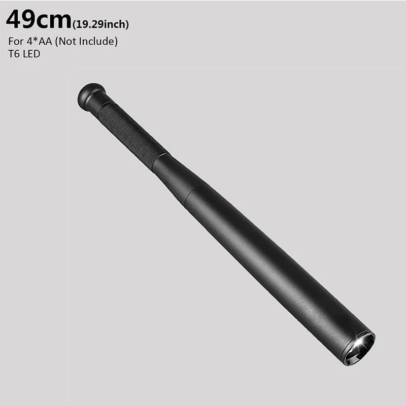 Lampe de poche LED montrant sa taille compacte en main