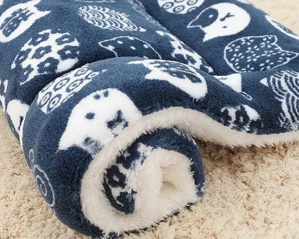 Détail de la texture douce et épaisse de la couverture pour chats