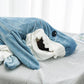 Personne portant une combinaison requin en polyester doux