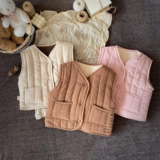 Enfant portant le gilet réversible, extérieur visible
