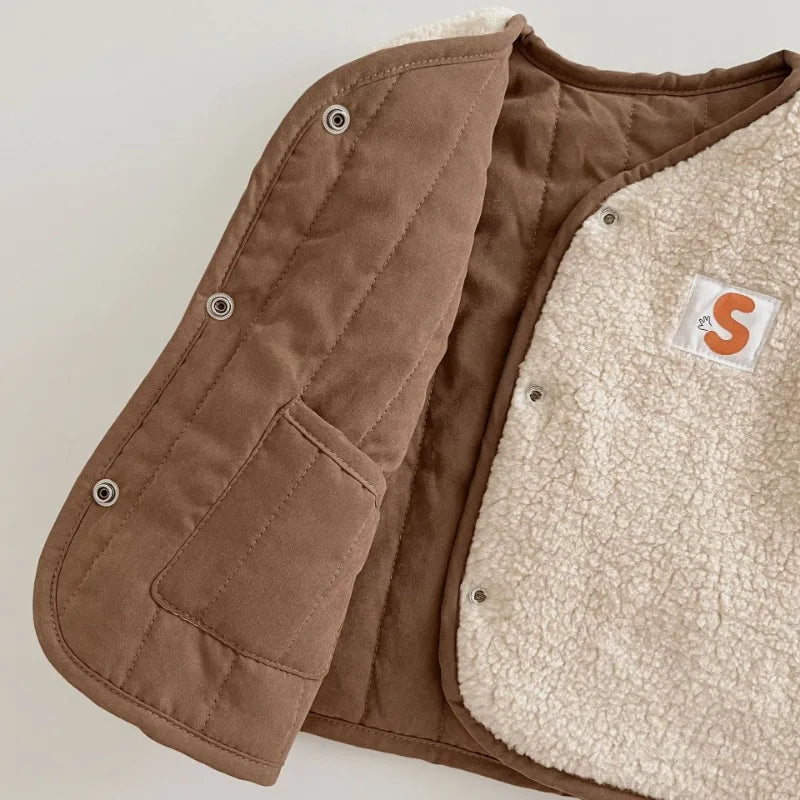 Vue arrière du gilet réversible pour enfants
