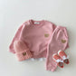 Détail du pull enfant avec emblème ours