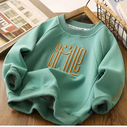 Vue complète du pull enfant vert avec grand smiley