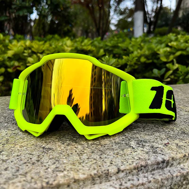 Vue arrière des lunettes avec sangle élastique réglable