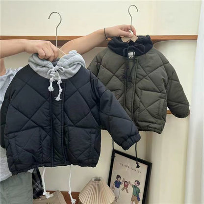 Veste enfant avec capuche, vue en gros plan