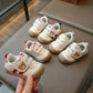 Fermeture Velcro pratique sur baskets enfant