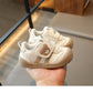 Vue latérale de baskets enfant en textile respirant