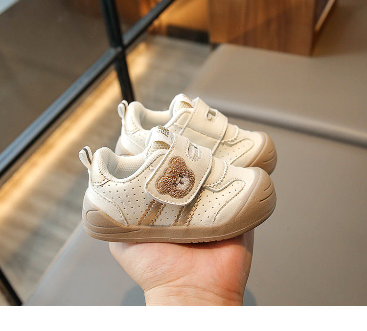 Vue latérale de baskets enfant en textile respirant