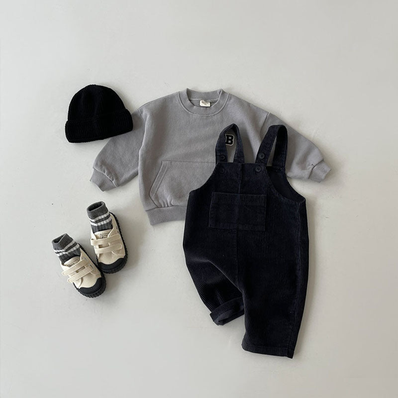 Salopette enfant en denim, vue de côté avec bretelles