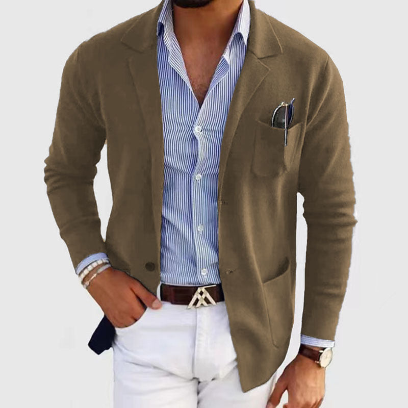 Vue arrière du blazer, soulignant la longueur et la coupe