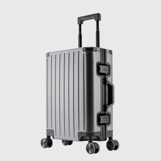 Gros plan sur les coins en aluminium de la valise