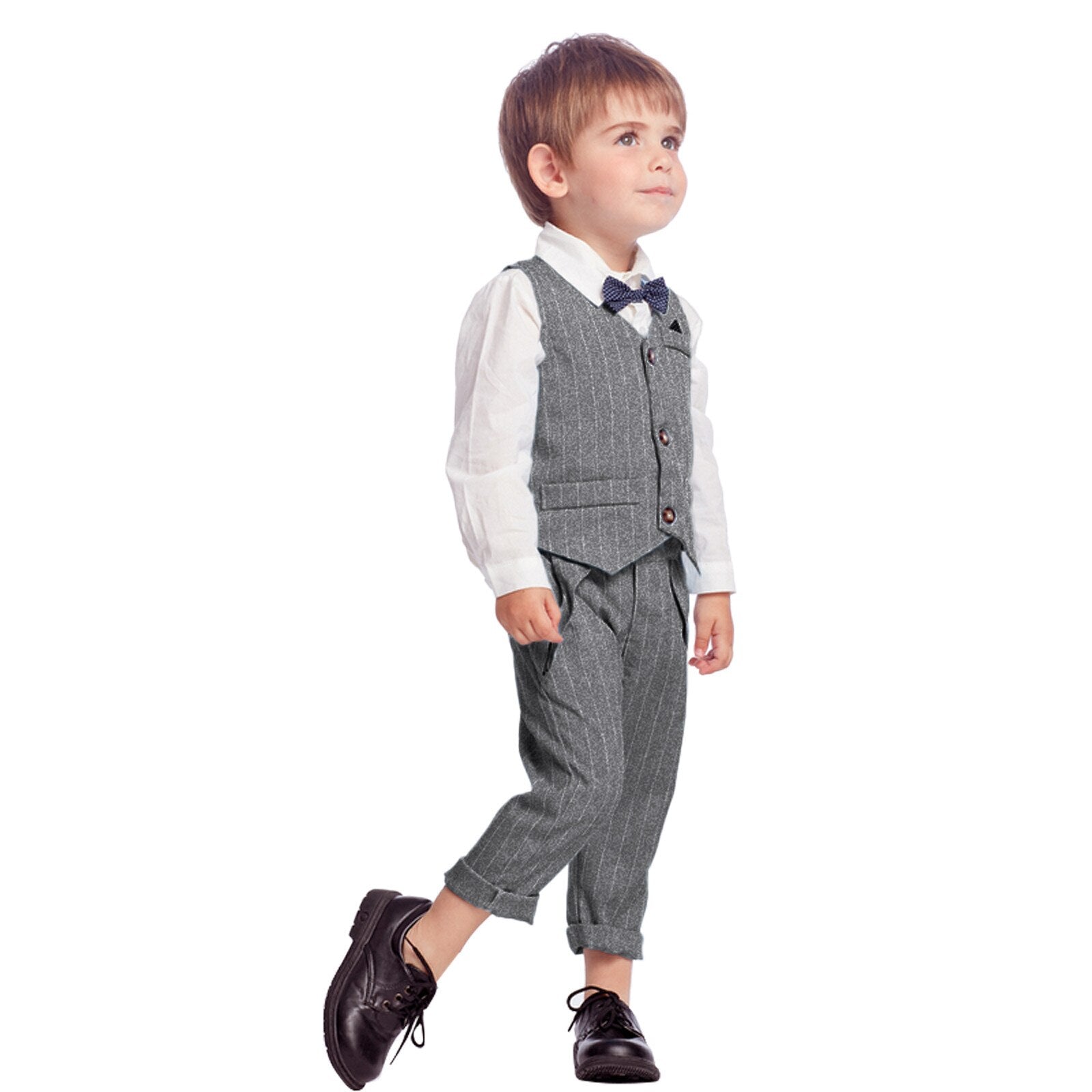 Vue arrière du costume pour garçon, soulignant la coupe ajustée