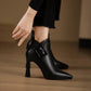 Silhouette allongée de bottines en cuir vegan noir
