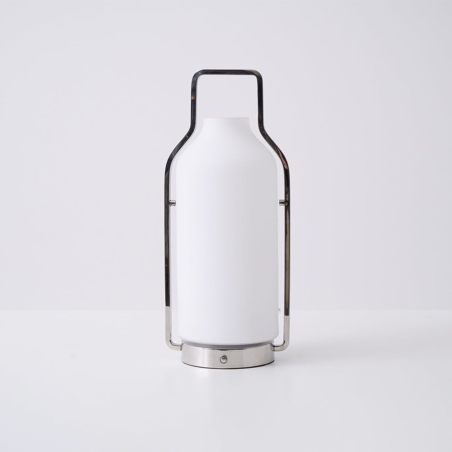 Lampe éteinte, montrant le design moderne et épuré