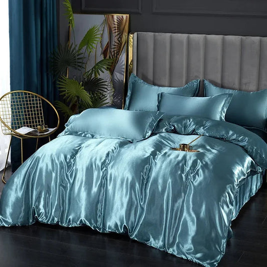 Chambre luxueuse avec literie en satin de soie coordonnée