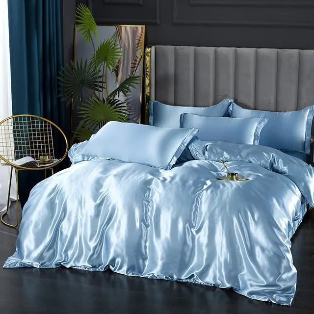 Chambre décorée avec une literie en satin de soie élégante