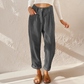 Pantalon en velours côtelé, gros plan sur la taille