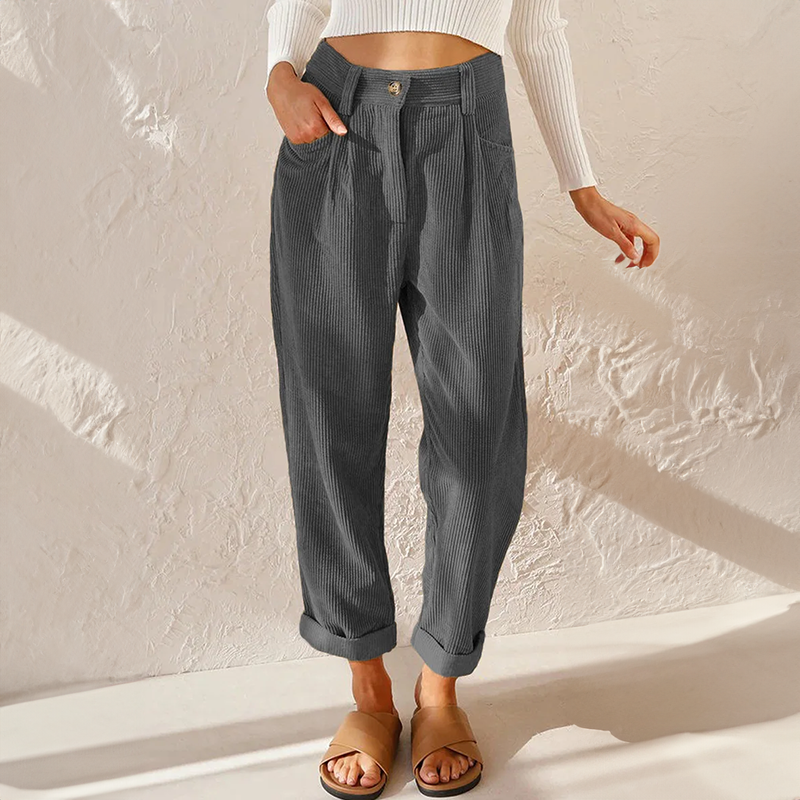 Pantalon en velours côtelé, gros plan sur la taille