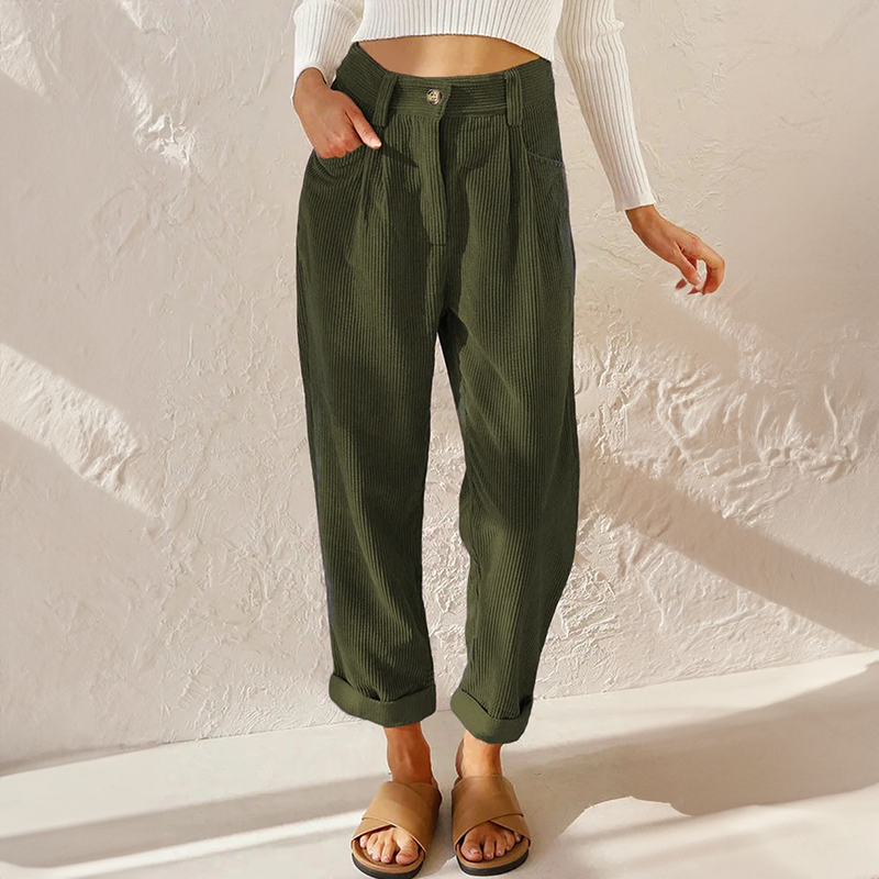 Silhouette complète avec pantalon taille haute en velours