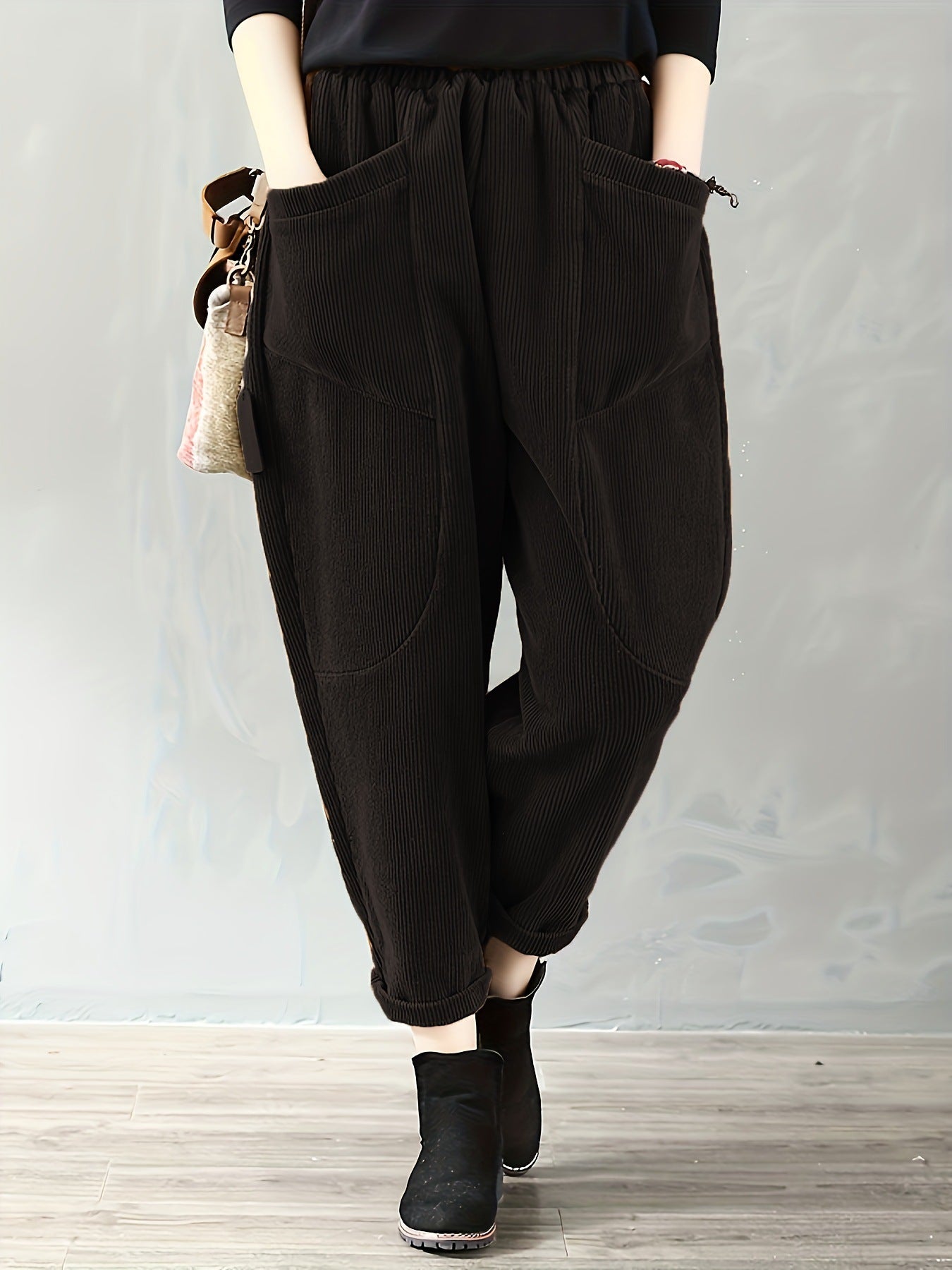 Pantalon en velours côtelé, coupe large, vue de face