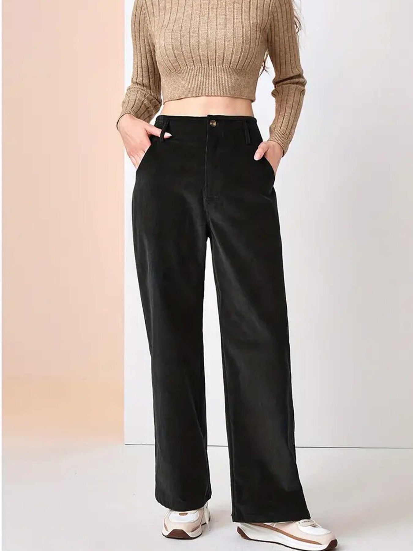 Pantalon large en velours côtelé beige, vue de face