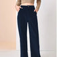 Vue latérale du pantalon large, mettant en valeur la coupe