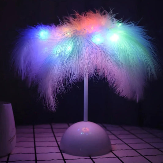 Lampe décorative en plumes dans un salon moderne