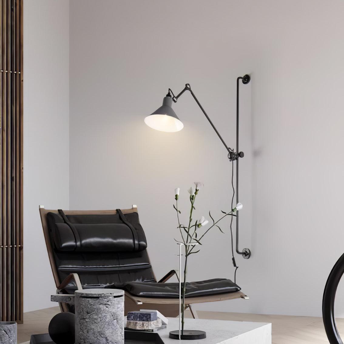 Détail du bras directionnel de l'applique murale