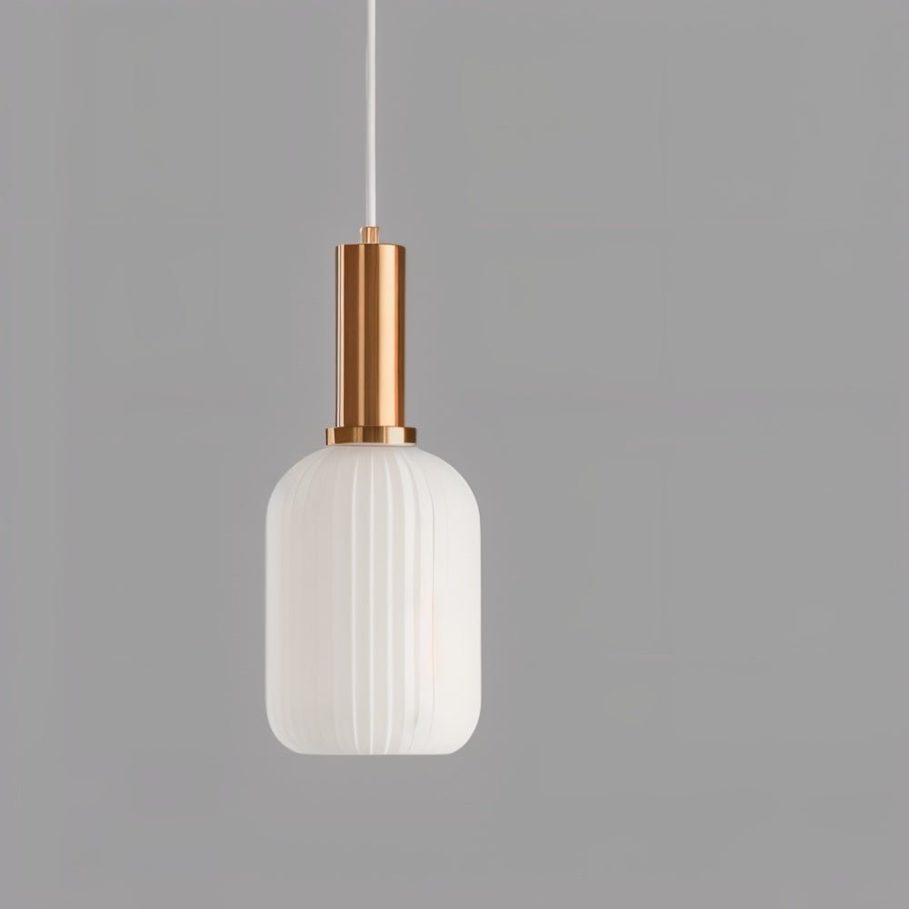 Lampe suspendue dans un décor minimaliste et chic