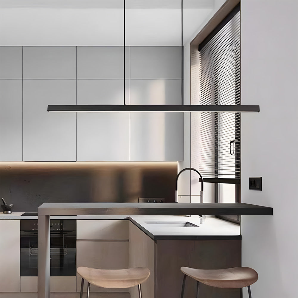 Lampe allongée avec cordon ajustable dans un intérieur scandinave