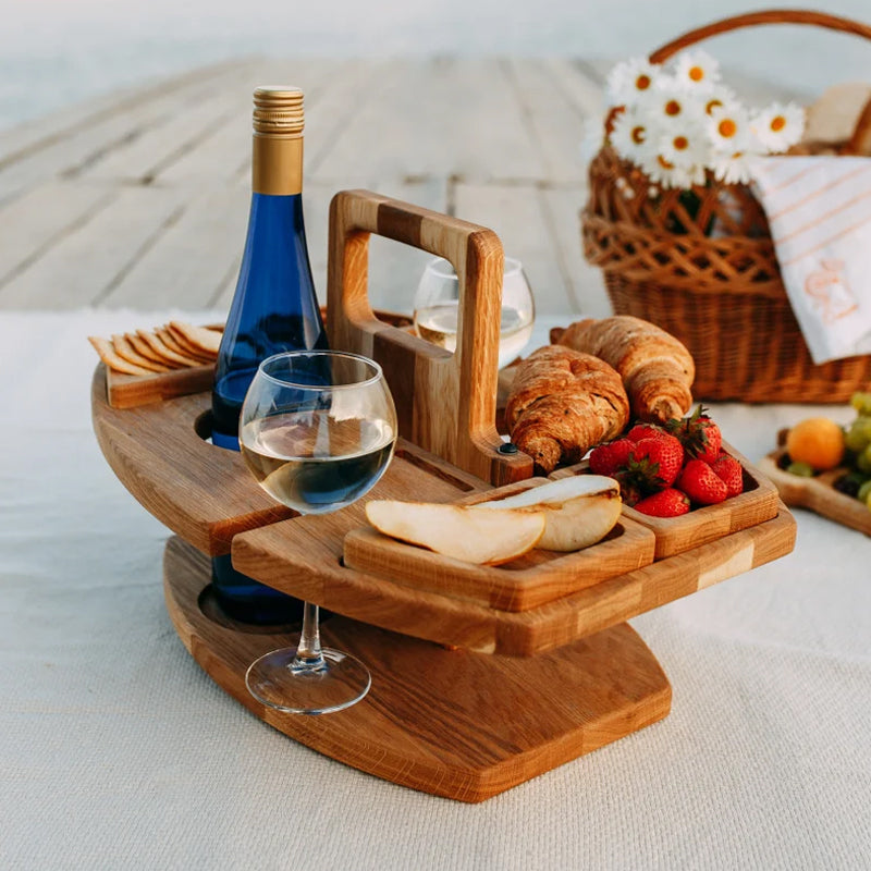 Vue rapprochée de la table à vin en bois dépliée