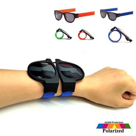 Lunettes de soleil dépliées montrant leur design carré