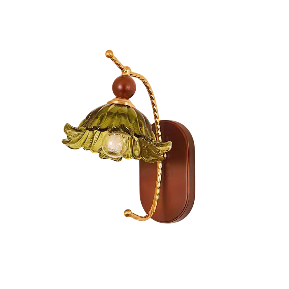 Applique murale avec abat-jour en verre ambre, vue de face