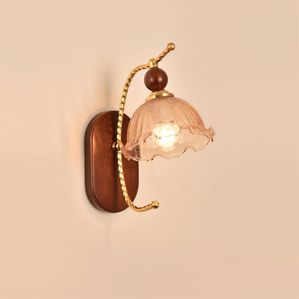 Vue latérale de l'applique murale avec détails dorés