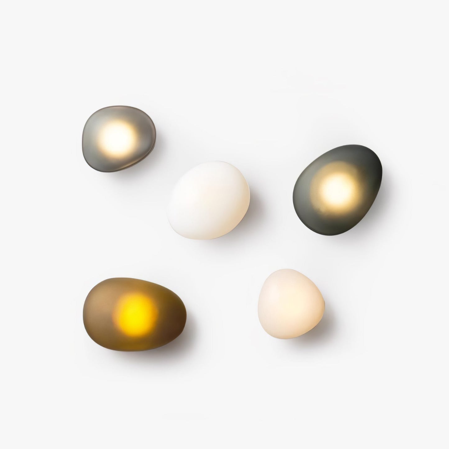 Vue de côté de l'applique murale avec lumière chaude allumée