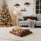 Pièces d'échecs en bois sur un échiquier ouvert