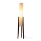 Lampe sur pied avec base en noyer et abat-jour blanc