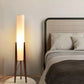 Lampe sur pied dans un salon moderne