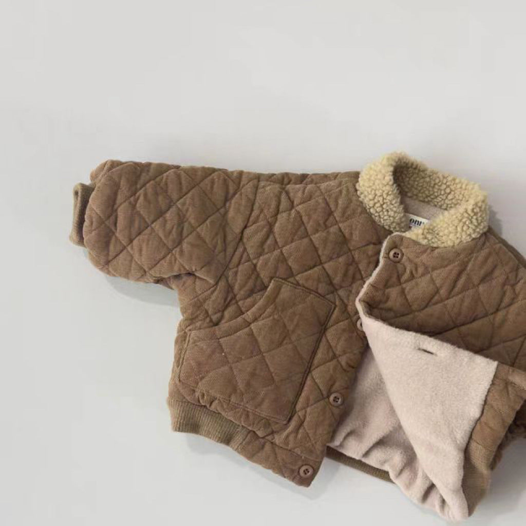 Vue arrière de la veste matelassée pour garçon