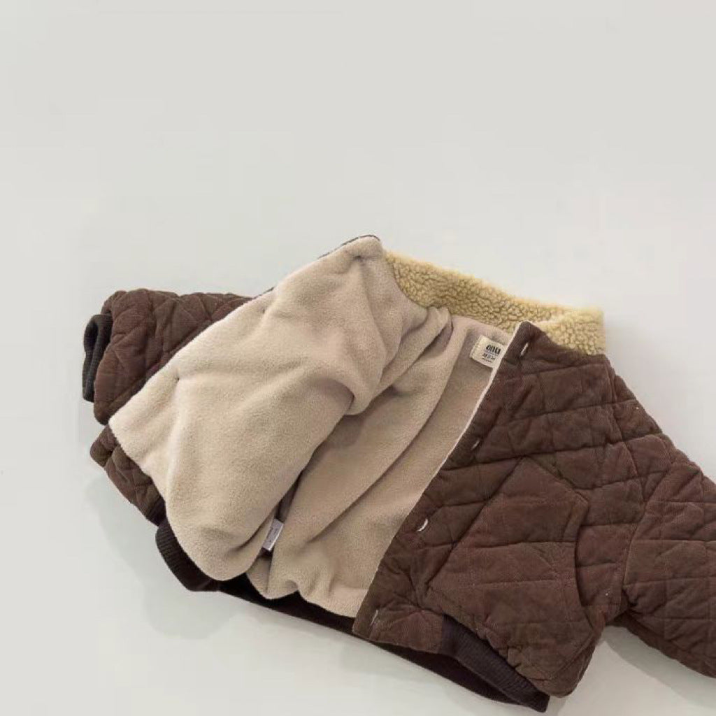 Détail du motif à carreaux sur la veste chaude