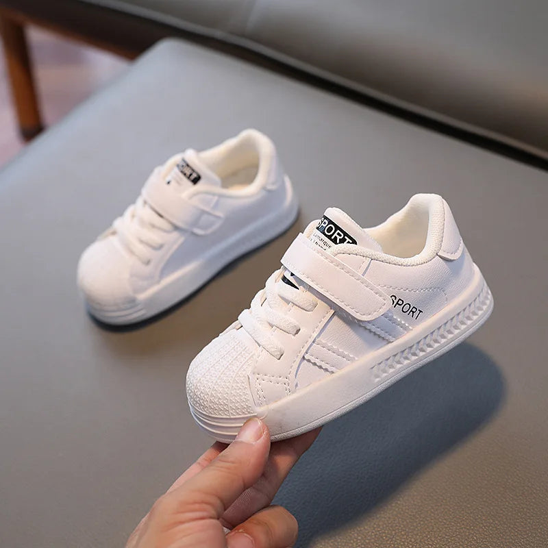 Chaussures enfant stylées, idéales pour jouer par tous les temps