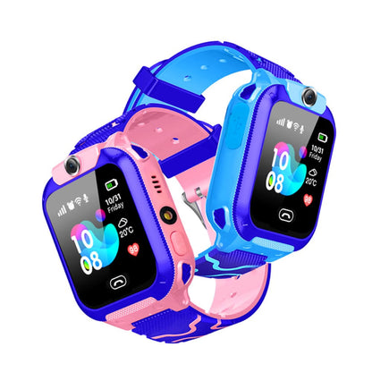 Vue latérale de la montre enfant rouge avec bouton SOS visible