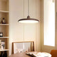 Lampe rétro éclairant une table à manger