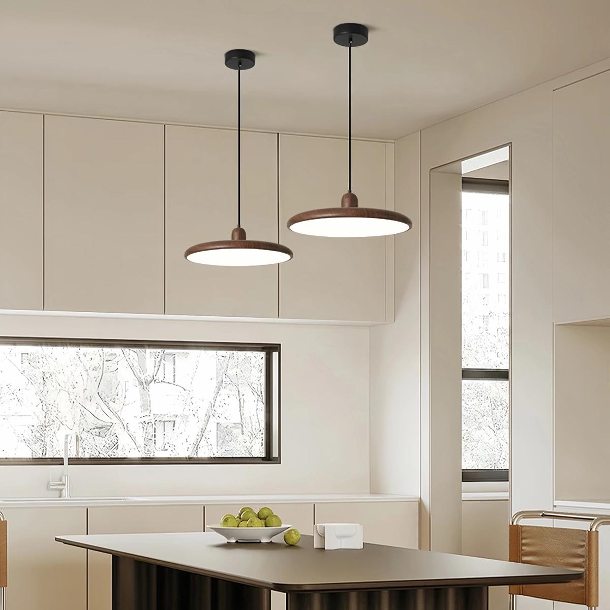 Lampe suspendue dans un salon moderne